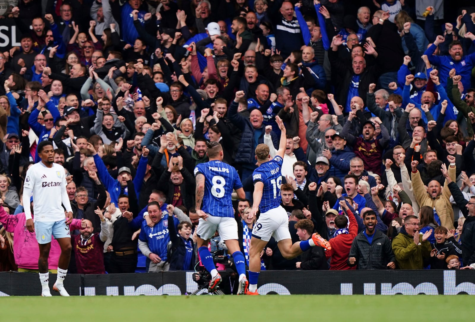 Ipswich Town's Liam Delap (right) celebrates scoring during the British Premier League soccer match between Ipswich Town and Aston Villa at Portman Road, Ipswich, England, Sunday Sept. 29, 2024. (Zac Goodwin/PA via AP)