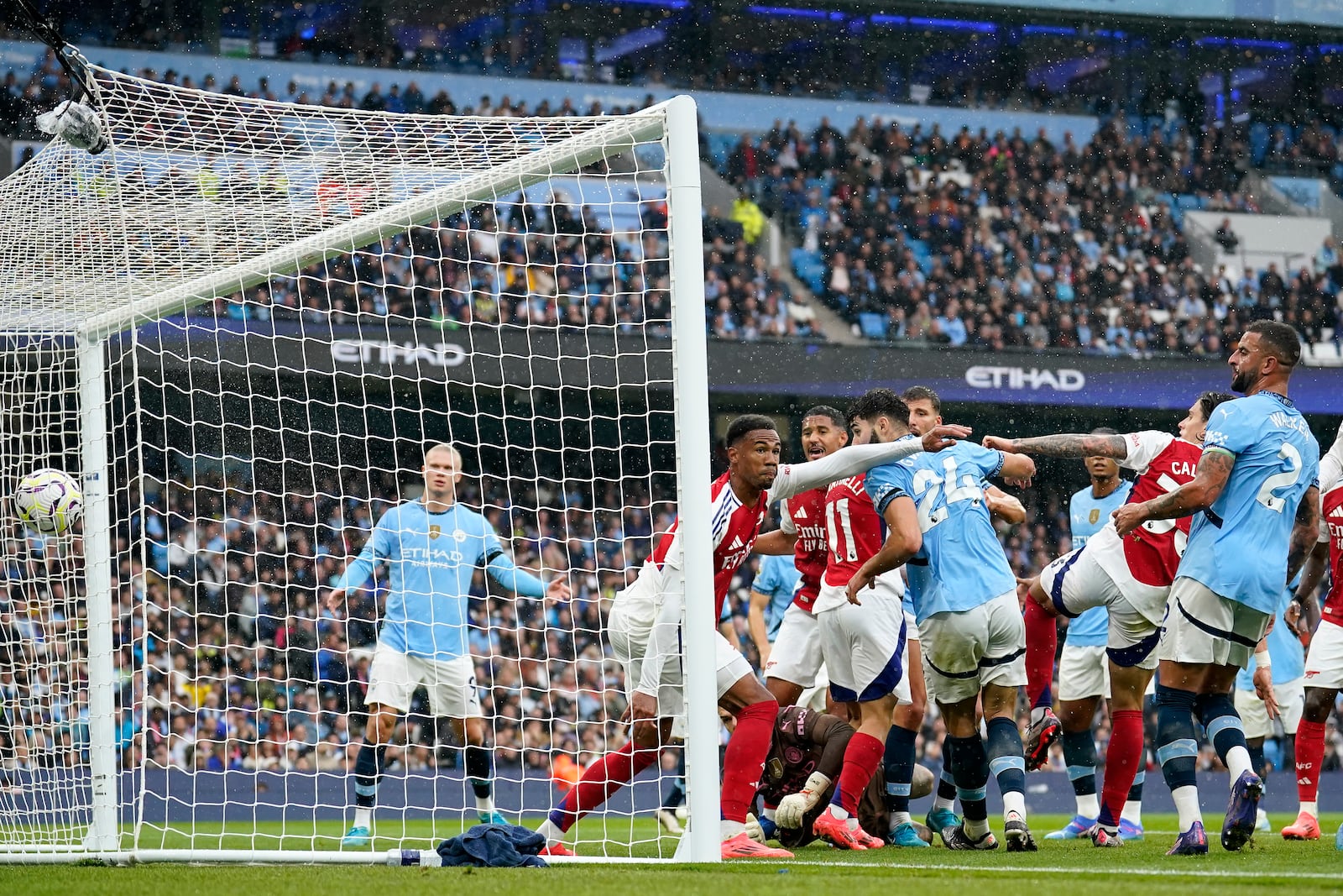 Arsenal's Gabriel, center, celebrates scoring his side's second goal during the English Premier League soccer match between Manchester City and Arsenal at the Etihad stadium in Manchester, England, Sunday, Sept. 22, 2024. (AP Photo/Dave Thompson)