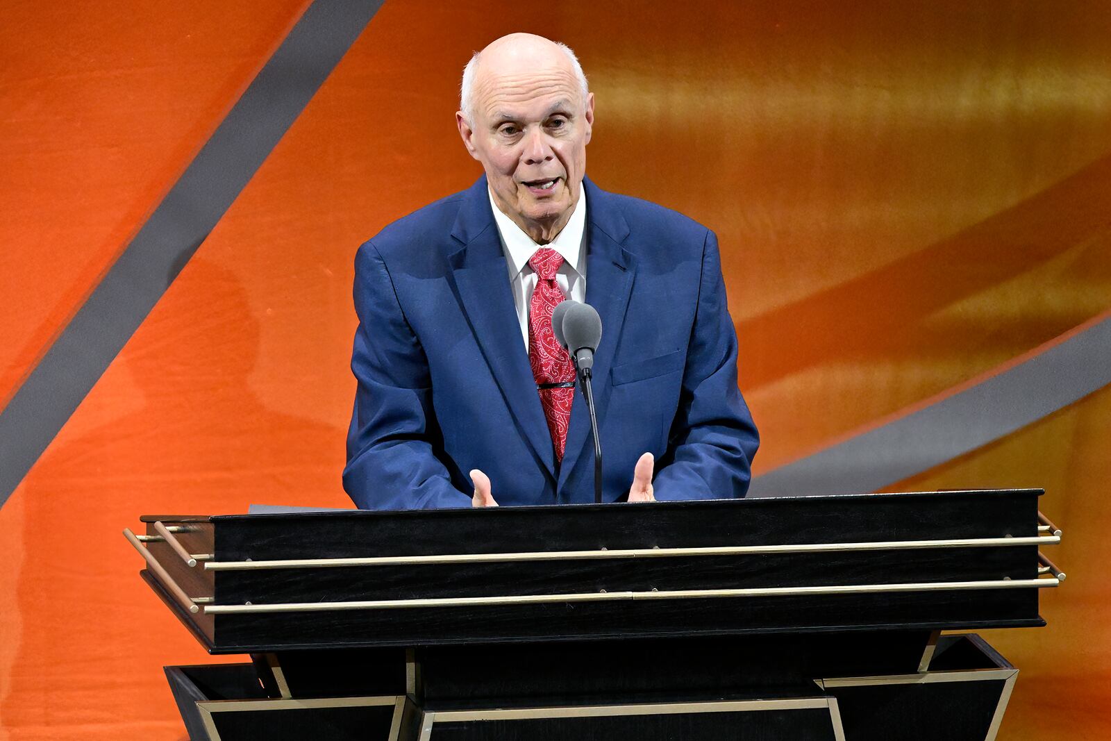 Bo Ryan speaks during his enshrinement in the Basketball Hall of Fame, Sunday Oct. 13, 2024, in Springfield, Mass. (AP Photo/Jessica Hill)