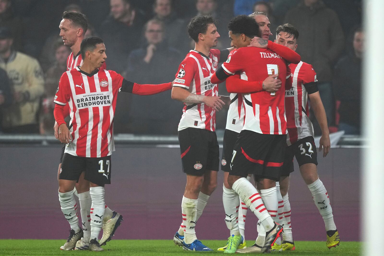 PSV's Malik Tillman, foreground, celebrates after scoring his side's second goal during the Champions League opening phase soccer match between PSV Eindhoven and Girona at Philips stadium in Eindhoven, Netherlands, Tuesday, Nov. 5, 2024. (AP Photo/Peter Dejong)