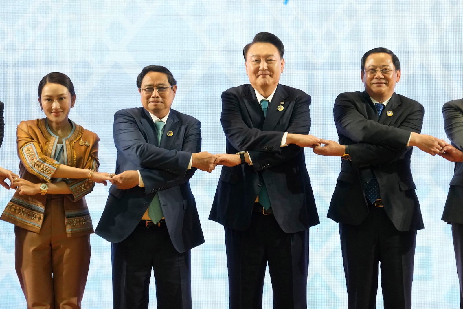 From left, Thailand's Prime Minister Paetongtarn Shinawatra, Vietnam's Prime Minister Pham Minh Chinh, South Korea President Yoon Suk Yeol, Laos' Prime Minister Sonexay Siphandone hold hands for a group photo session during the 25th ASEAN - South Korea Summit to commemorate the 35th Anniversary of Dialogue Relation in Vientiane, Laos, Thursday, Oct. 10, 2024. (AP Photo/Sakchai Lalit)