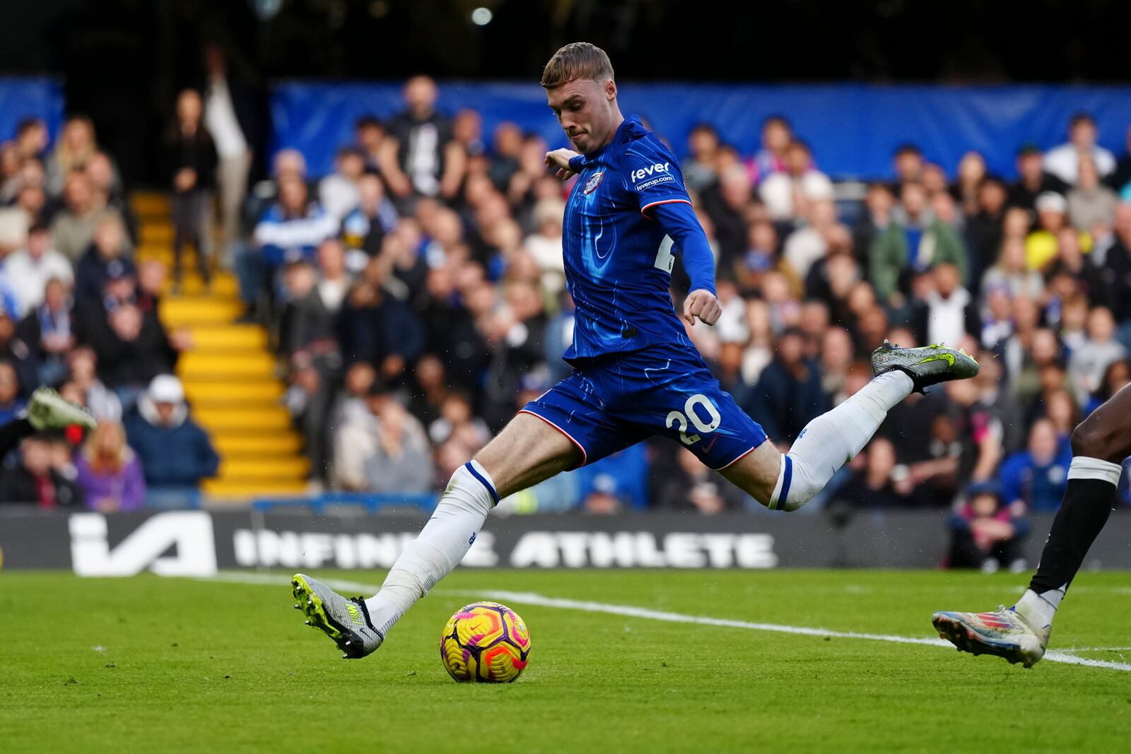 Chelsea's Cole Palmer shoots to score his side's second goal during the English Premier League soccer match between Chelsea and Newcastle at Stamford Bridge in London, Sunday, Oct. 27, 2024. (AP Photo/Dave Shopland)