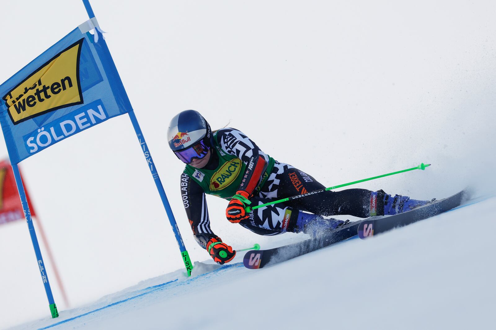 New Zealand's Alice Robinson speeds down the course during an alpine ski, women's World Cup giant slalom, in Soelden, Austria, Saturday, Oct. 26, 2024. (AP Photo/Alessandro Trovati)