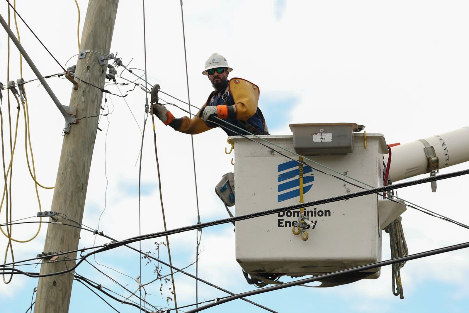 A Dominion Energy lineman works on a power line in the aftermath of Hurricane Helene Sunday, Sept. 29, 2024, in North Augusta, S.C. (AP Photo/Artie Walker Jr.)