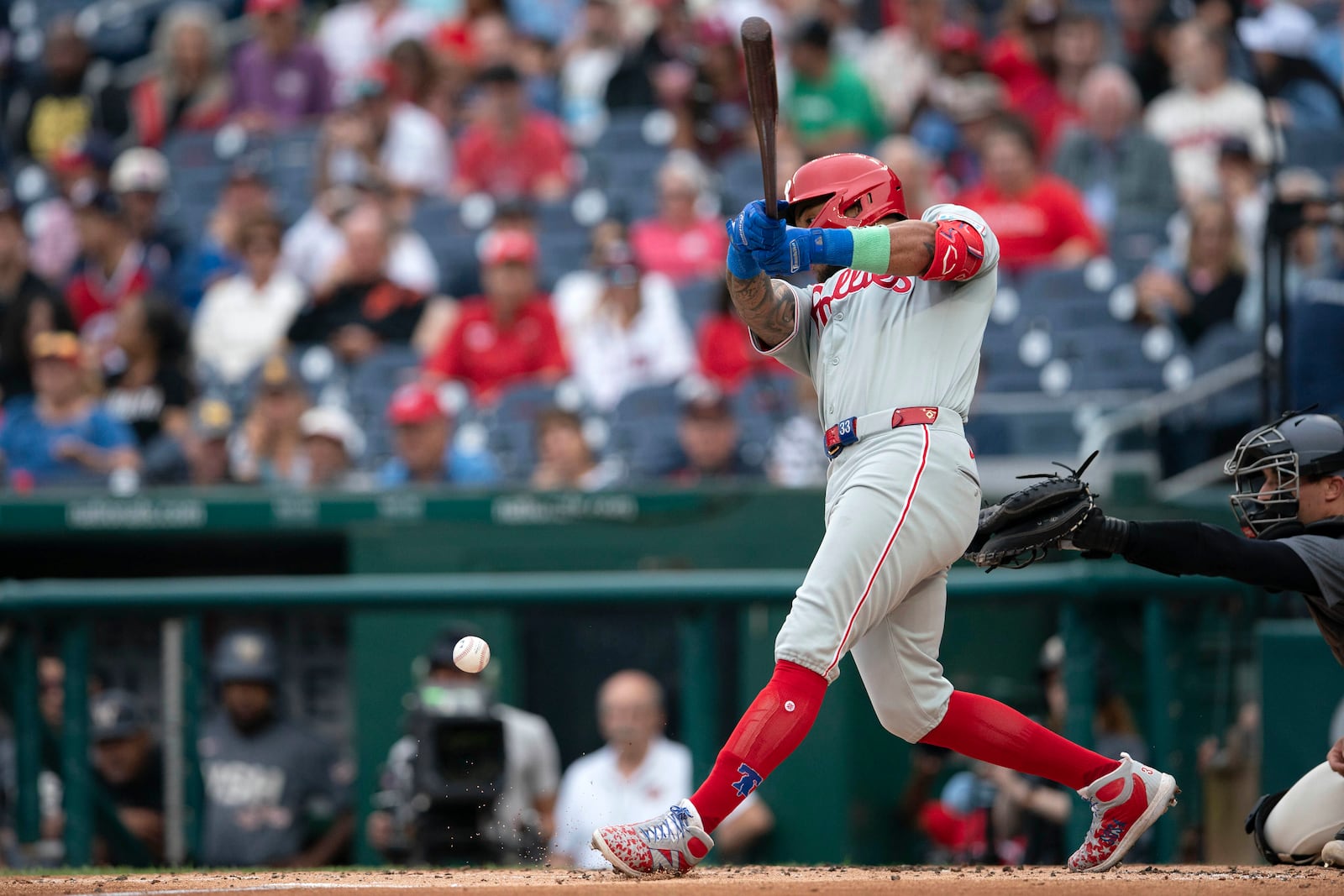 Philadelphia Phillies shortstop Edmundo Sosa hits the ball during the second inning of a baseball game against the Washington Nationals, Sunday, Sept. 29, 2024, in Washington. (AP Photo/Jose Luis Magana)