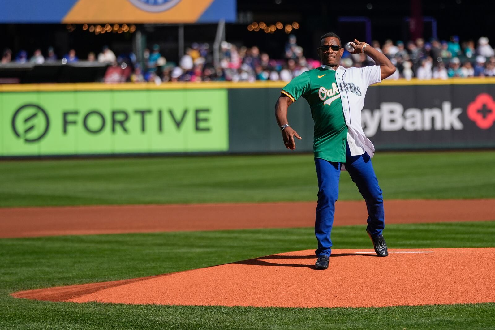 Former Seattle Mariners and Oakland Athletics player Rickey Henderson delivers the ceremonial first pitch before a baseball game between the Mariners and Athletics, Sunday, Sept. 29, 2024, in Seattle. (AP Photo/Lindsey Wasson)