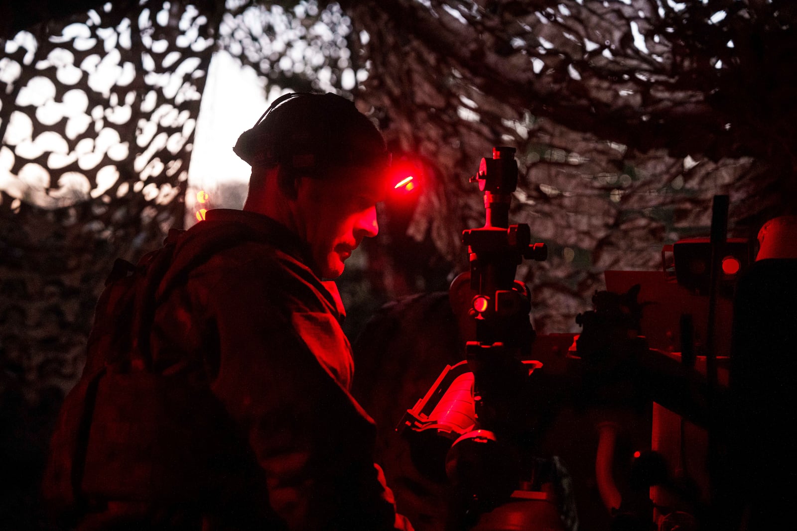 A Ukrainian serviceman of Liut brigade aims his D-30 artillery cannon during firing towards Russian positions near Toretsk, Donetsk region, Ukraine, Sunday Sept. 22, 2024. (AP Photo/Evgeniy Maloletka)