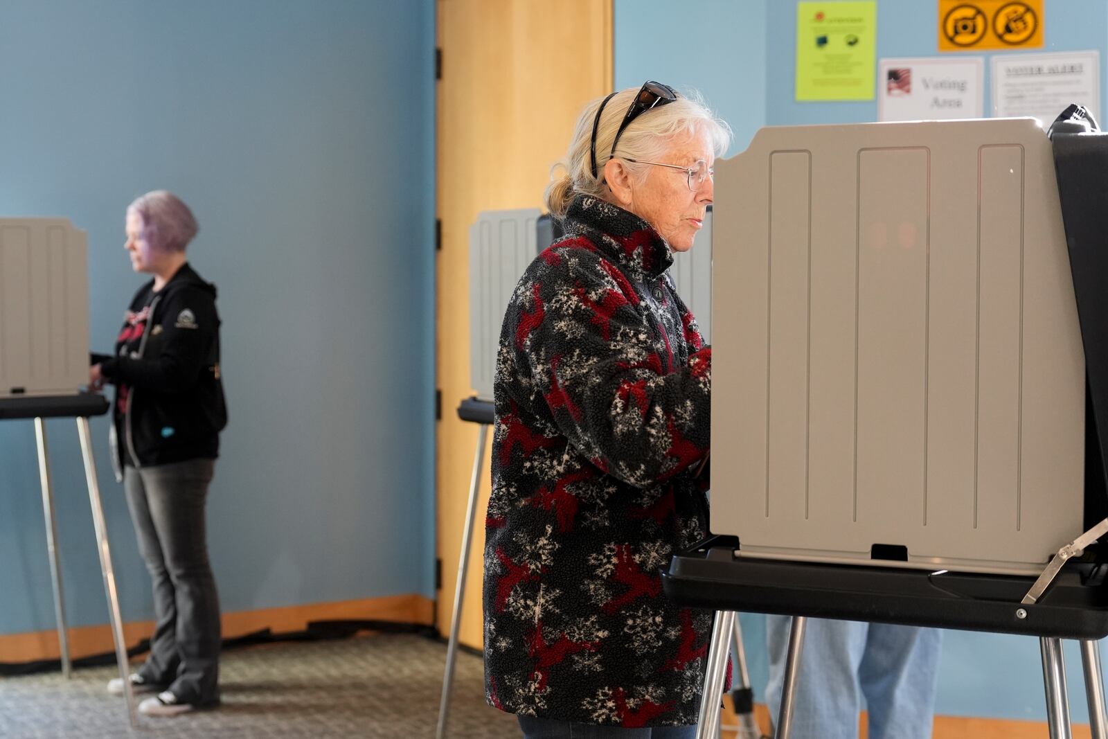 Voters mark their ballots during early in-person voting, Thursday, Oct. 17, 2024, in Asheville, N.C. (AP Photo/Stephanie Scarbrough)