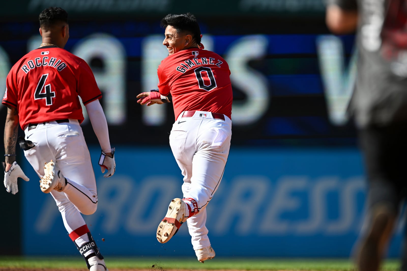 Cleveland Guardians' Andrés Giménez celebrates hitting a walk off RBI single to defeat the Minnesota Twins 3-2 in 10 innings of a baseball game, Thursday, Sept. 19, 2024, in Cleveland. (AP Photo/Nick Cammett)