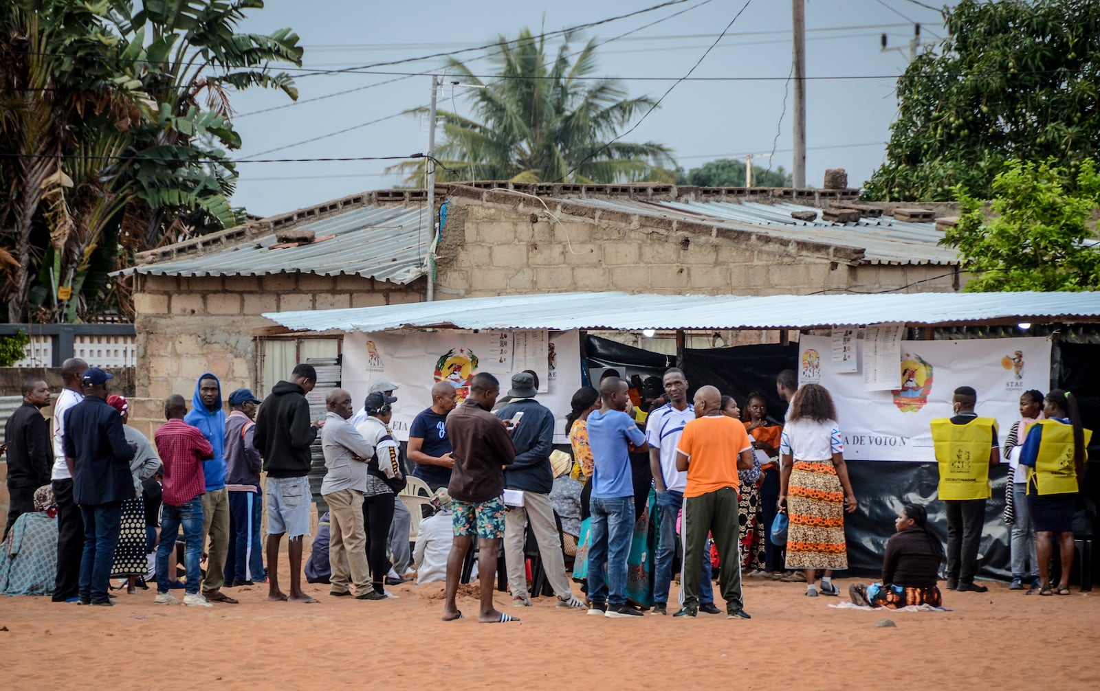 People queue to cast their votes during general elections in Maputo, Mozambique, Wednesday, Oct. 9, 2024. (AP Photo/Carlos Equeio)