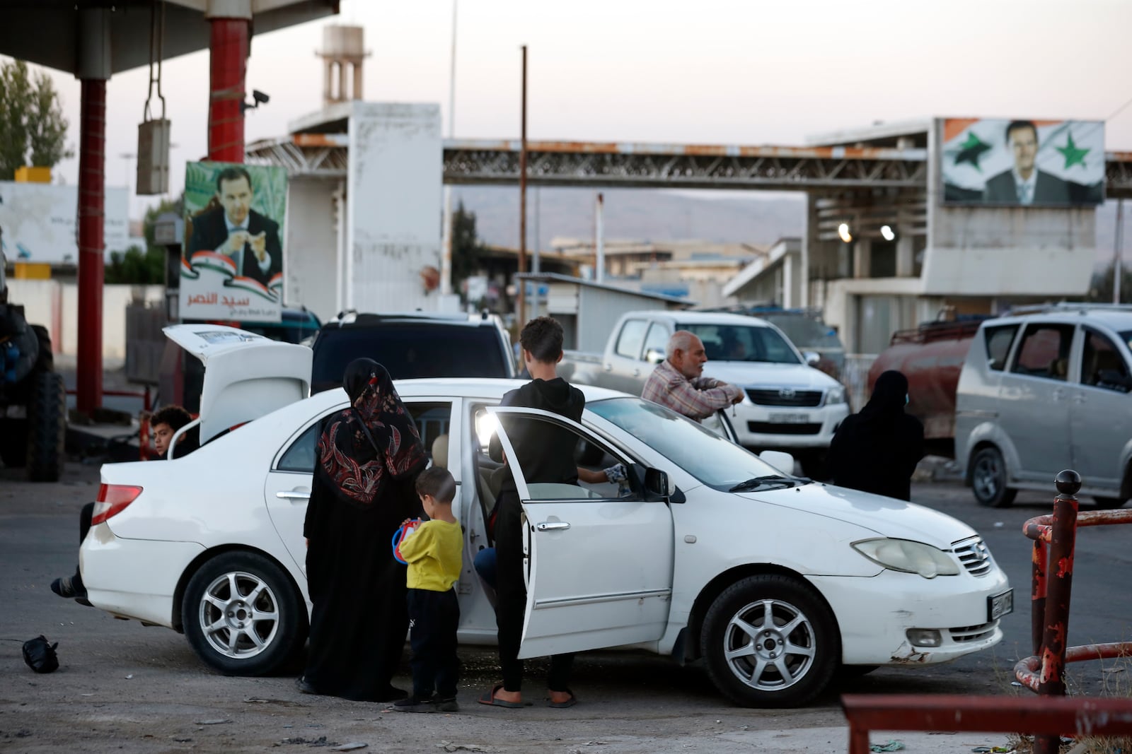 Lebanese fleeing the Israeli bombardment, arrive in a taxi at the Syrian-Lebanese border crossing in Jdaidet Yabous, Syria, Tuesday, Sept. 24, 2024. (AP Photo/Omar Sanadiki)