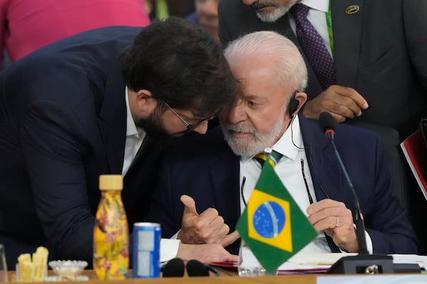 Brazil's President Luiz Inacio Lula da Silva, right, and Chile's President Gabriel Boric talk during the G20 Summit leaders meeting in Rio de Janeiro, Monday, Nov. 18, 2024. (AP Photo/Eraldo Peres)