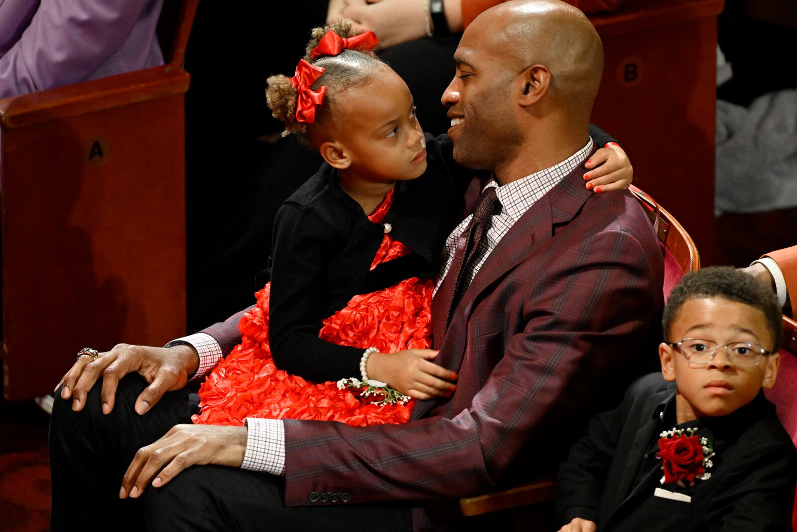 Vince Carter sits with his children prior to his enshrinement in the Basketball Hall of Fame, Sunday Oct. 13, 2024, in Springfield, Mass. (AP Photo/Jessica Hill)