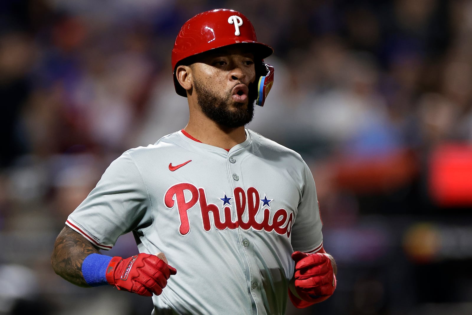 Philadelphia Phillies' Edmundo Sosa reacts after hitting a sacrifice fly during the second inning of a baseball game against the New York Mets, Friday, Sept. 20, 2024, in New York. (AP Photo/Adam Hunger)