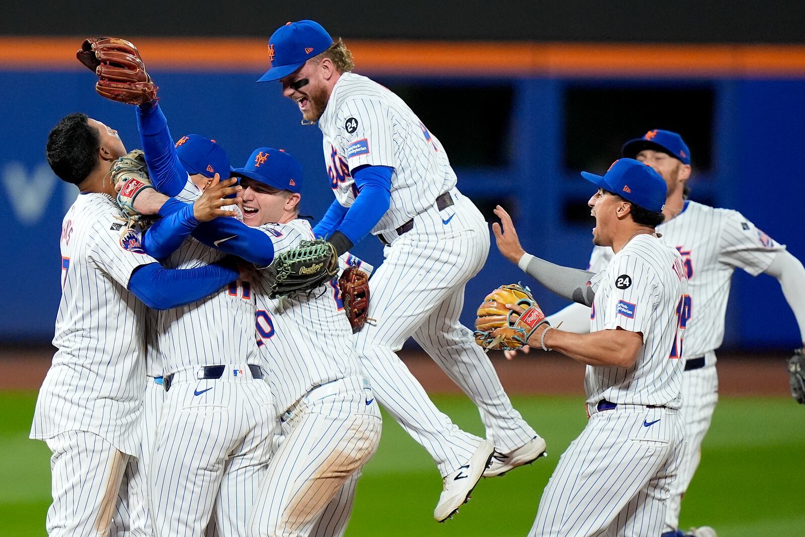 The New York Mets celebrate after defeating the Philadelphia Phillies in Game 4 of the National League baseball playoff series, Wednesday, Oct. 9, 2024, in New York. (AP Photo/Frank Franklin II)