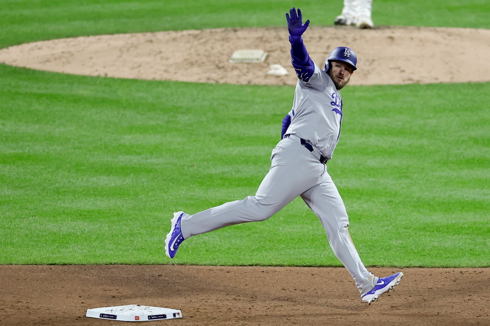 Los Angeles Dodgers' Max Muncy celebrates his home run against the New York Mets during the ninth inning in Game 3 of a baseball NL Championship Series, Wednesday, Oct. 16, 2024, in New York. (AP Photo/Adam Hunger)