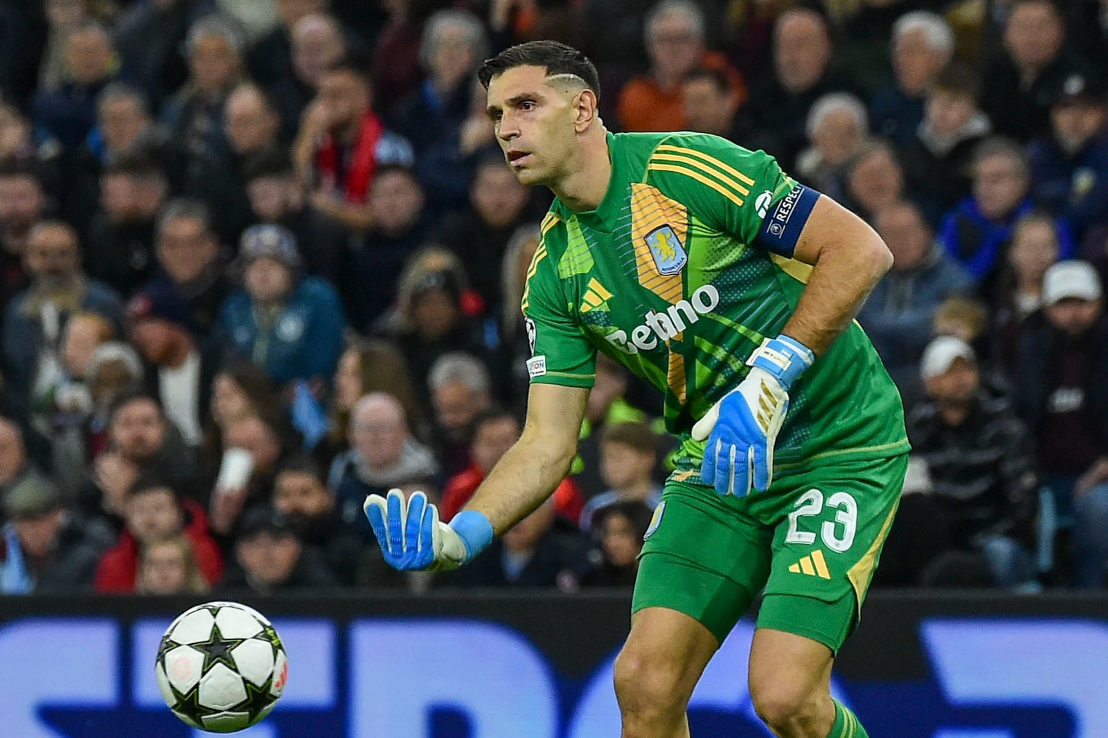 Aston Villa's goalkeeper Emiliano Martinez throws the ball during the Champions League opening phase soccer match between Aston Villa and Bayern Munich, at Villa Park in Birmingham, England, Wednesday, Oct. 2, 2024. (AP Photo/Rui Vieira)