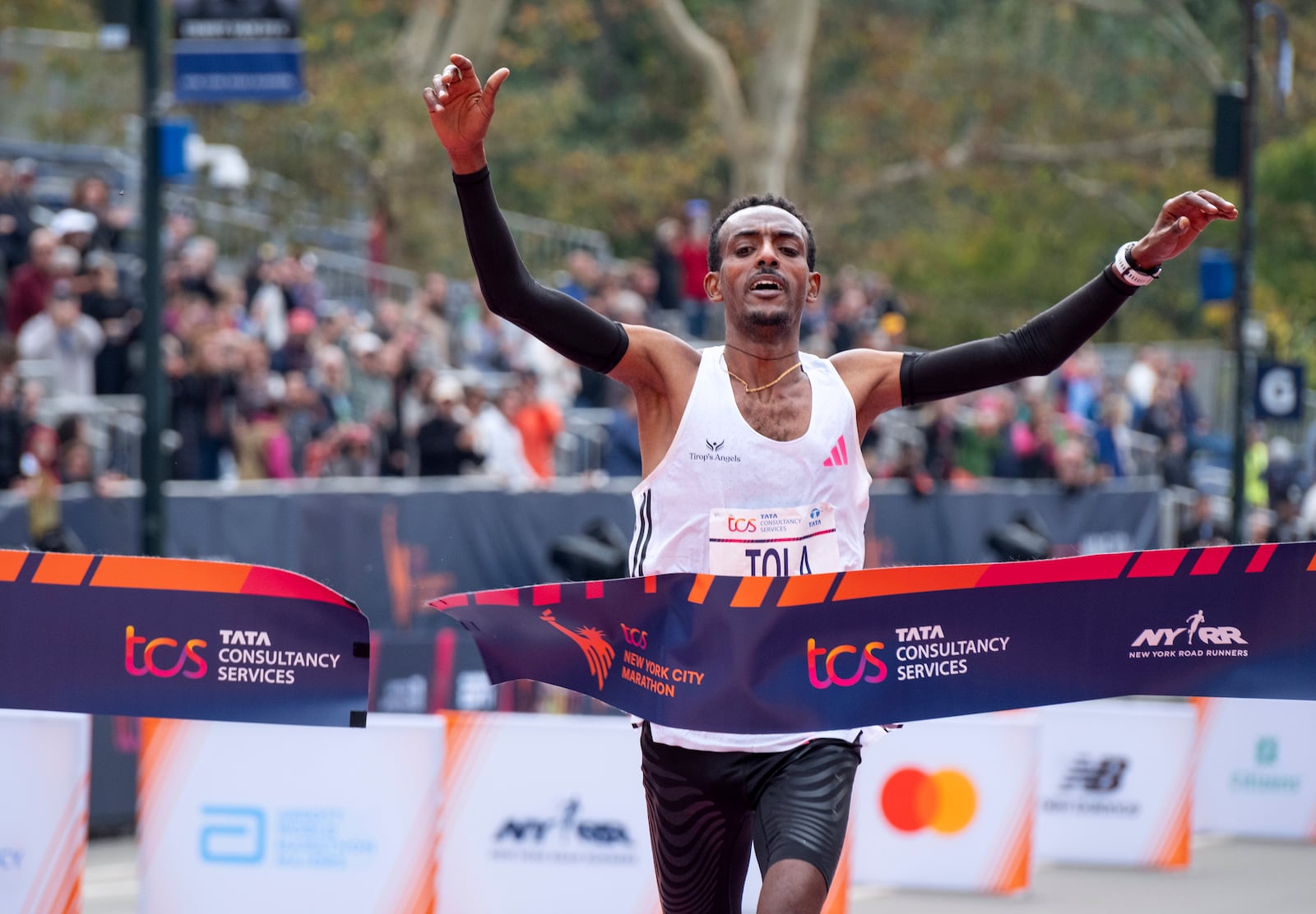 FILE - Tamirat Tola of Ethiopia crosses the finish line to win the men's division of the New York City Marathon, Sunday, Nov. 5, 2023, in New York.(AP Photo/Craig Ruttle, File)