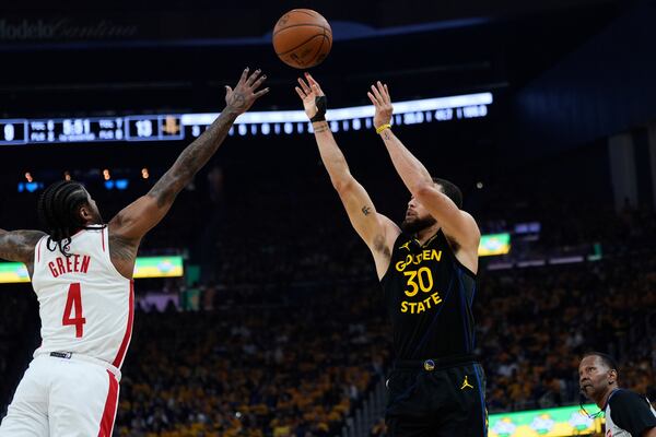 Golden State Warriors guard Stephen Curry (30) shoots a 3-point basket over Houston Rockets guard Jalen Green (4) during the first half of Game 6 of an NBA basketball first-round playoff series Friday, May 2, 2025, in San Francisco. (AP Photo/Godofredo A. Vásquez)