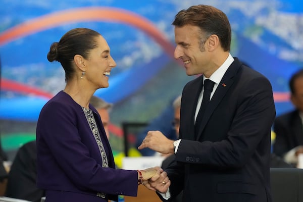 France's President Emmanuel Macron, right, and Mexico's President Claudia Sheinbaum talk during the G20 Summit leaders meeting in Rio de Janeiro, Monday, Nov. 18, 2024. (AP Photo/Eraldo Peres)