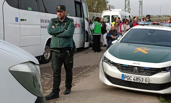 Residents are moved out of the nursing home where least 10 people have died in a fire in Zaragoza, Spain, Friday, Nov. 15, 2024. (AP Photo/Ferran Mallol )