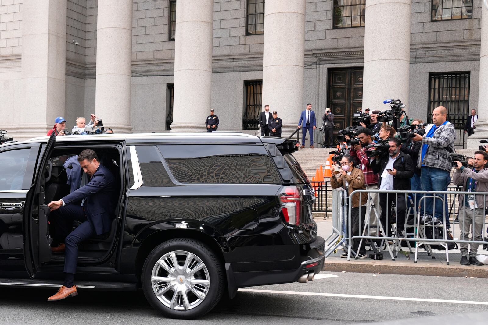 Alex Spiro, attorney for New York City Mayor Eric Adams, arrives at the federal courthouse in New York, Wednesday, Oct. 2, 2024. (AP Photo/Pamela Smith)