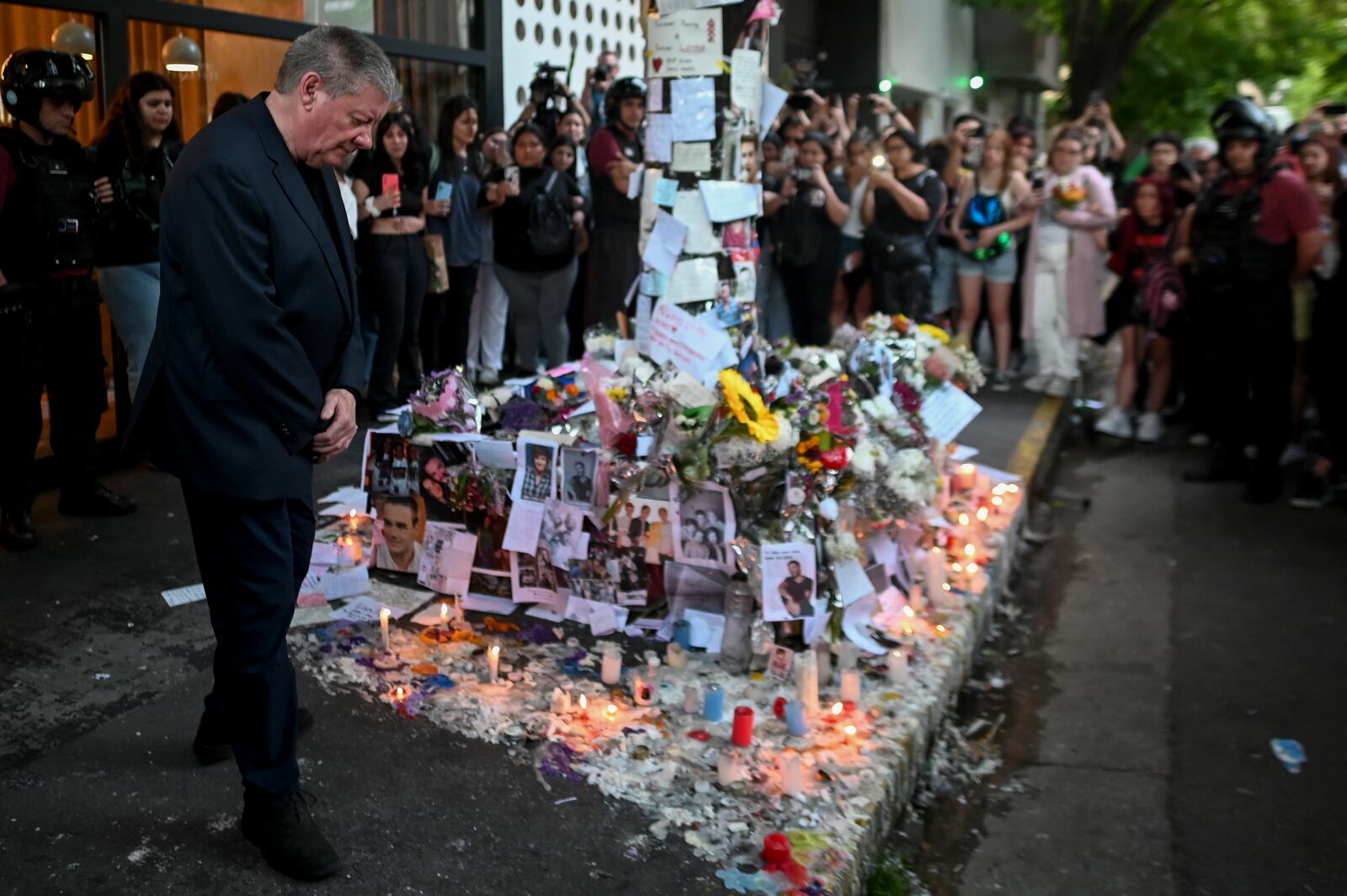 Geoff Payne, left, the father of former One Direction singer Liam Payne, visits a memorial outside the Casa Sur Hotel where the British pop singer fell to his death from a hotel balcony, in Buenos Aires, Argentina, Friday, Oct. 18, 2024. (AP Photo/Mario De Fina)