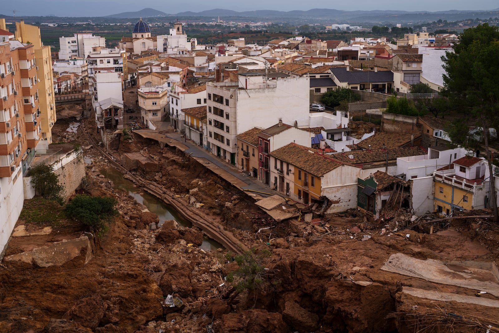 A general view of a area affected by floods in Chiva, Spain, Friday, Nov. 1, 2024. (AP Photo/Manu Fernandez)