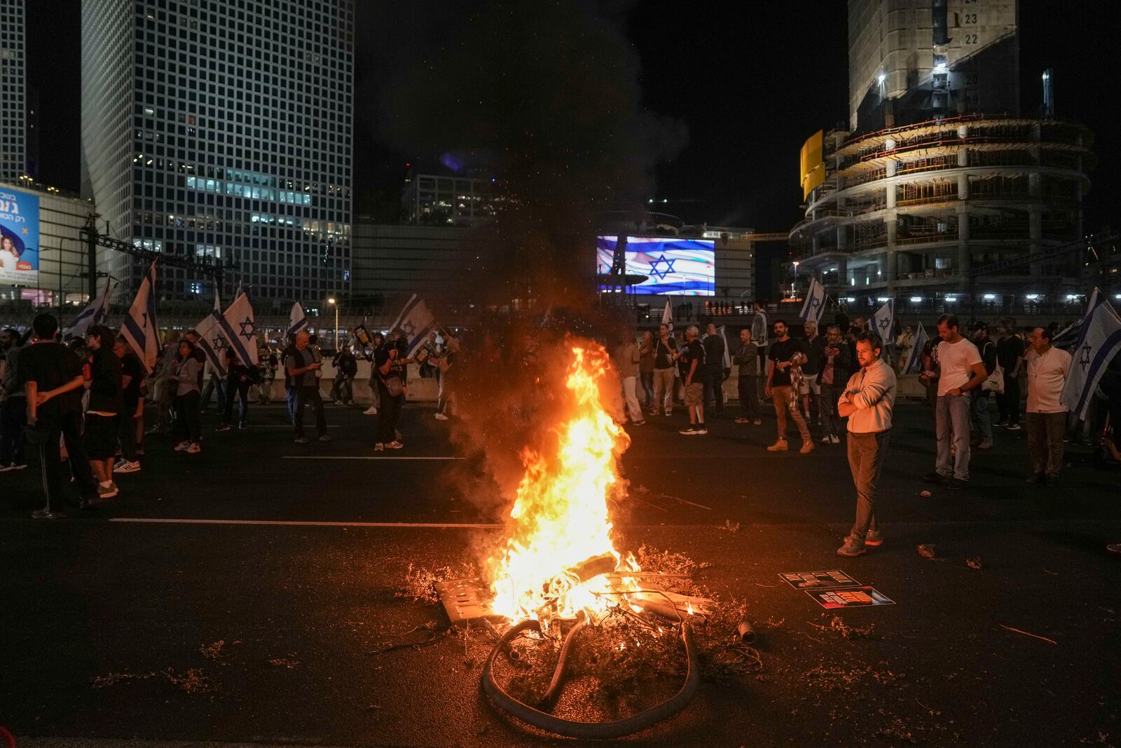 Israelis light a bonfire during a protest after Prime Minister Benjamin Netanyahu has dismissed his defense minister, Yoav Gallant, in a surprise announcement in Tel Aviv, Israel, Tuesday, Nov. 5, 2024. (AP Photo/Oded Balilty)