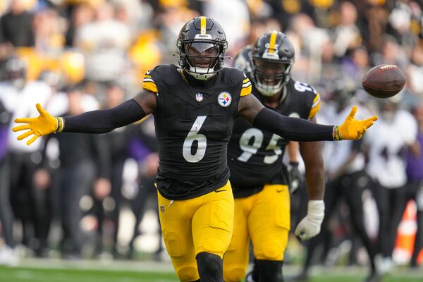 Pittsburgh Steelers linebacker Patrick Queen reacts after recovering a fumble by the Baltimore Ravens during the first half of an NFL football game, Sunday, Nov. 17, 2024, in Pittsburgh. (AP Photo/Gene J. Puskar)