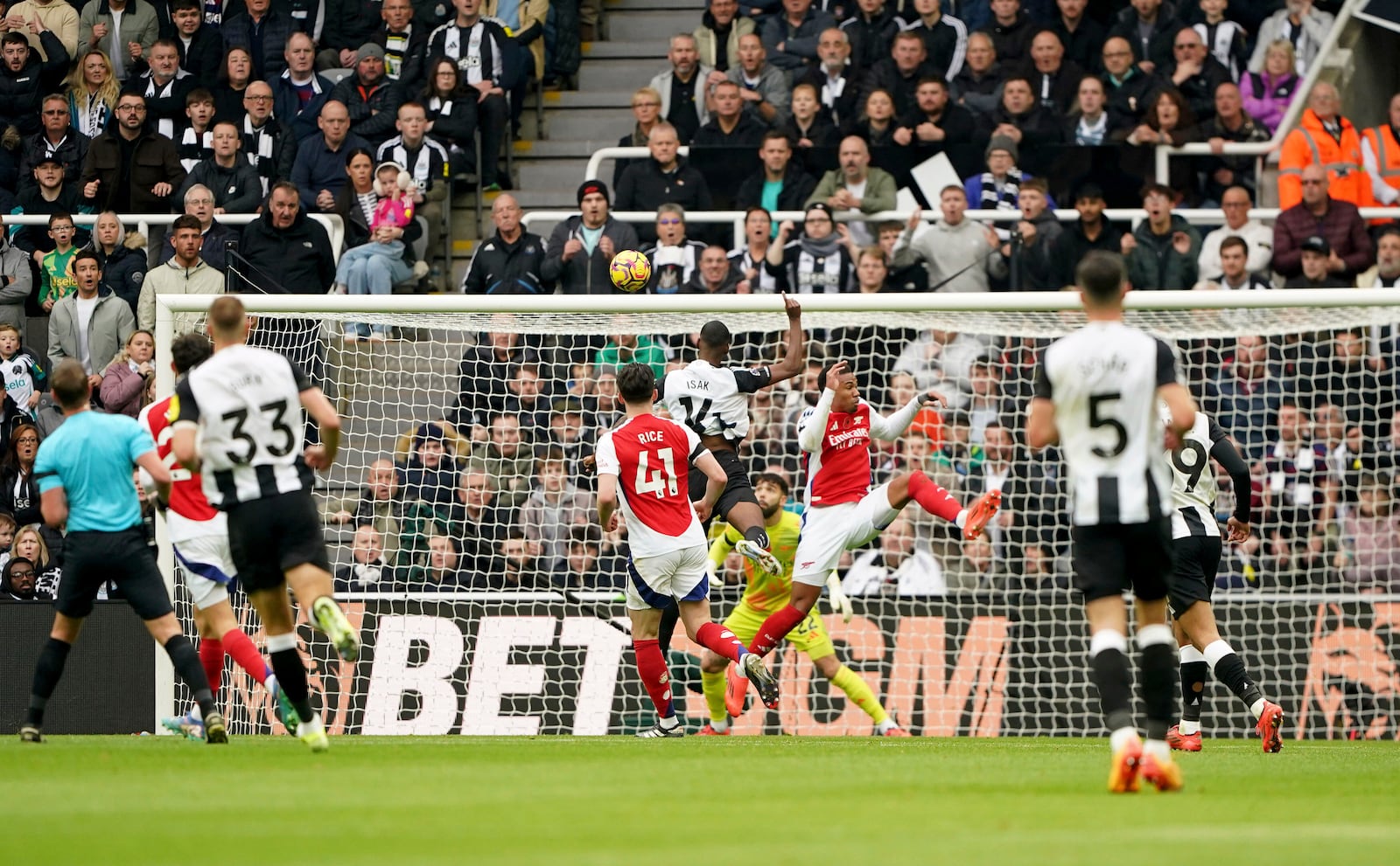 Newcastle United's Alexander Isak scores his side's first goal of the game, during the English Premier League soccer match between Newcastle United and Arsenal, at St James' Park, in Newcastle, England, Saturday, Nov. 2, 2024. (Owen Humphreys/PA via AP)