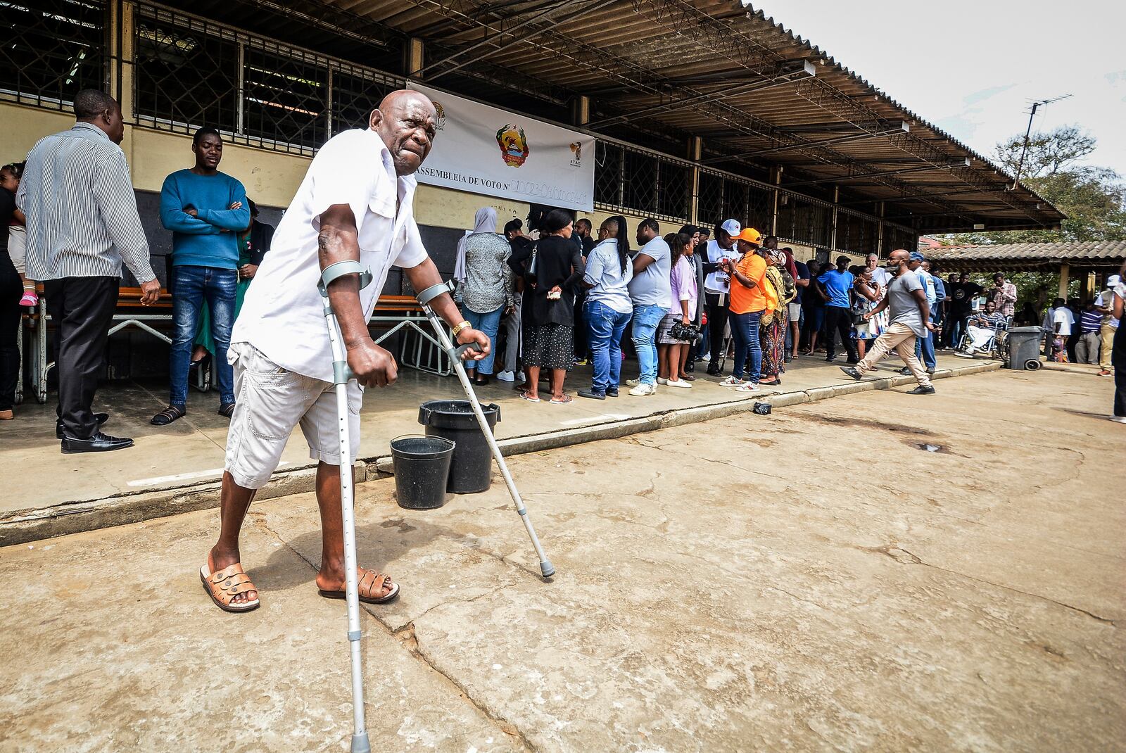 People queue to cast their votes at a polling station in general elections in Maputo, Mozambique, Wednesday, Oct. 9, 2024. (AP Photo/Carlos Equeio)