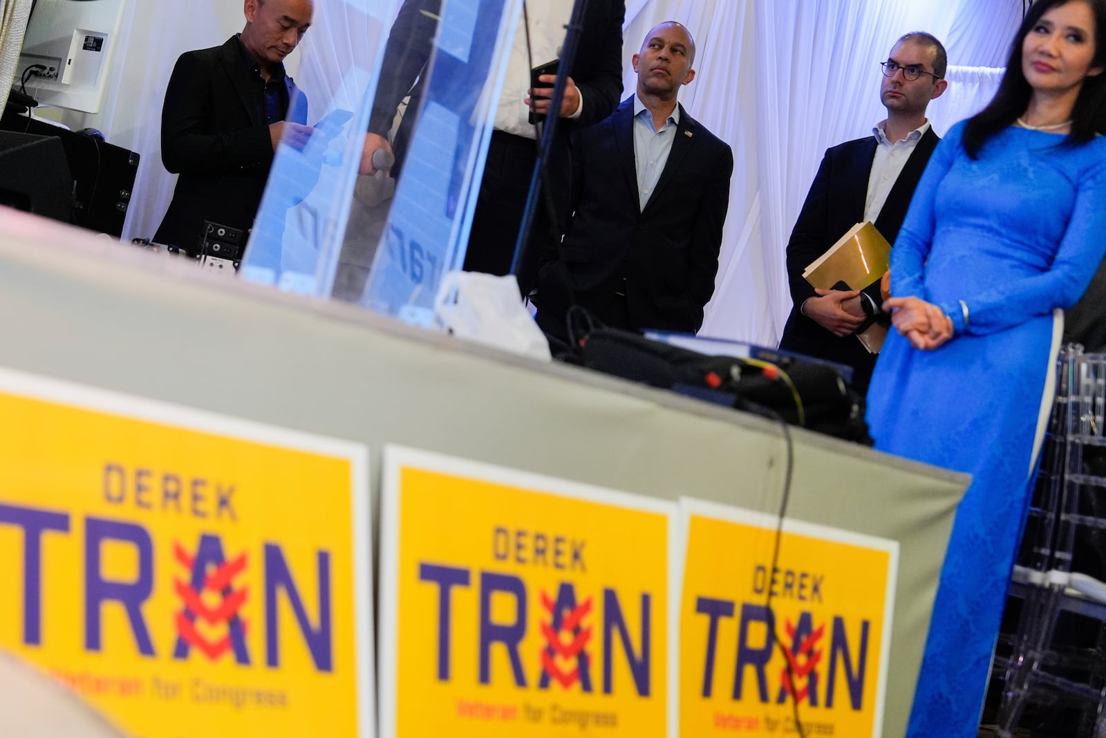 House Minority Leader Hakeem Jeffries, D-N.Y., center, attends a campaign event for Derek Tran at Golden Sea Restaurant, Saturday, Oct. 12, 2024, in Anaheim, Calif. (AP Photo/Julia Demaree Nikhinson)