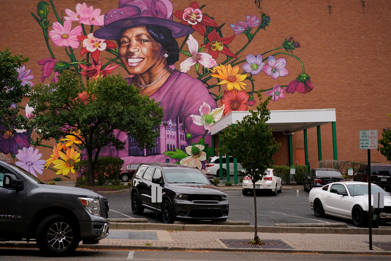 A mural depicting Hattie Moseley, a Springfield Civil Rights activist who was instrumental in battling the segregation of Fulton Elementary School, is painted on the WesBanco building on East Main Street in Springfield, Ohio, Tuesday, Sept. 17, 2024, in Springfield, Ohio. (AP Photo/Carolyn Kaster)