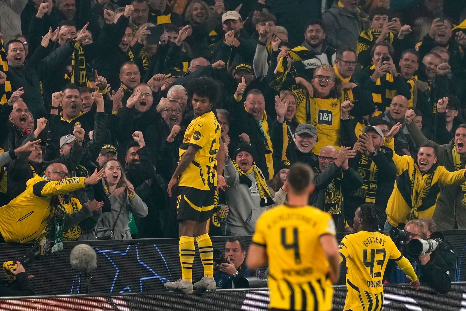 Dortmund's Karim Adeyemi celebrates with the fans his side's second goal during the Champions League opening phase soccer match between Borussia Dortmund and Celtic FC at the BVB Stadion in Dortmund, Germany, Tuesday, Oct. 1, 2024. (AP Photo/Martin Meissner)