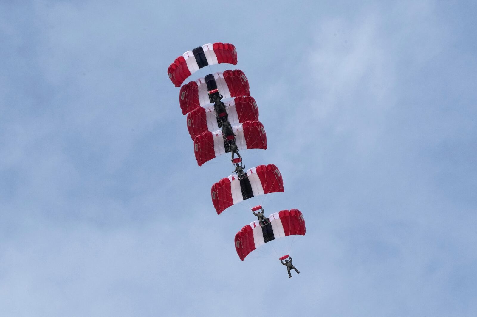 South Korean special army soldiers parachute down during the media day for the 76th anniversary of Armed Forces Day at Seoul air base in Seongnam, South Korea, Wednesday, Sept. 25, 2024. (AP Photo/Ahn Young-joon)