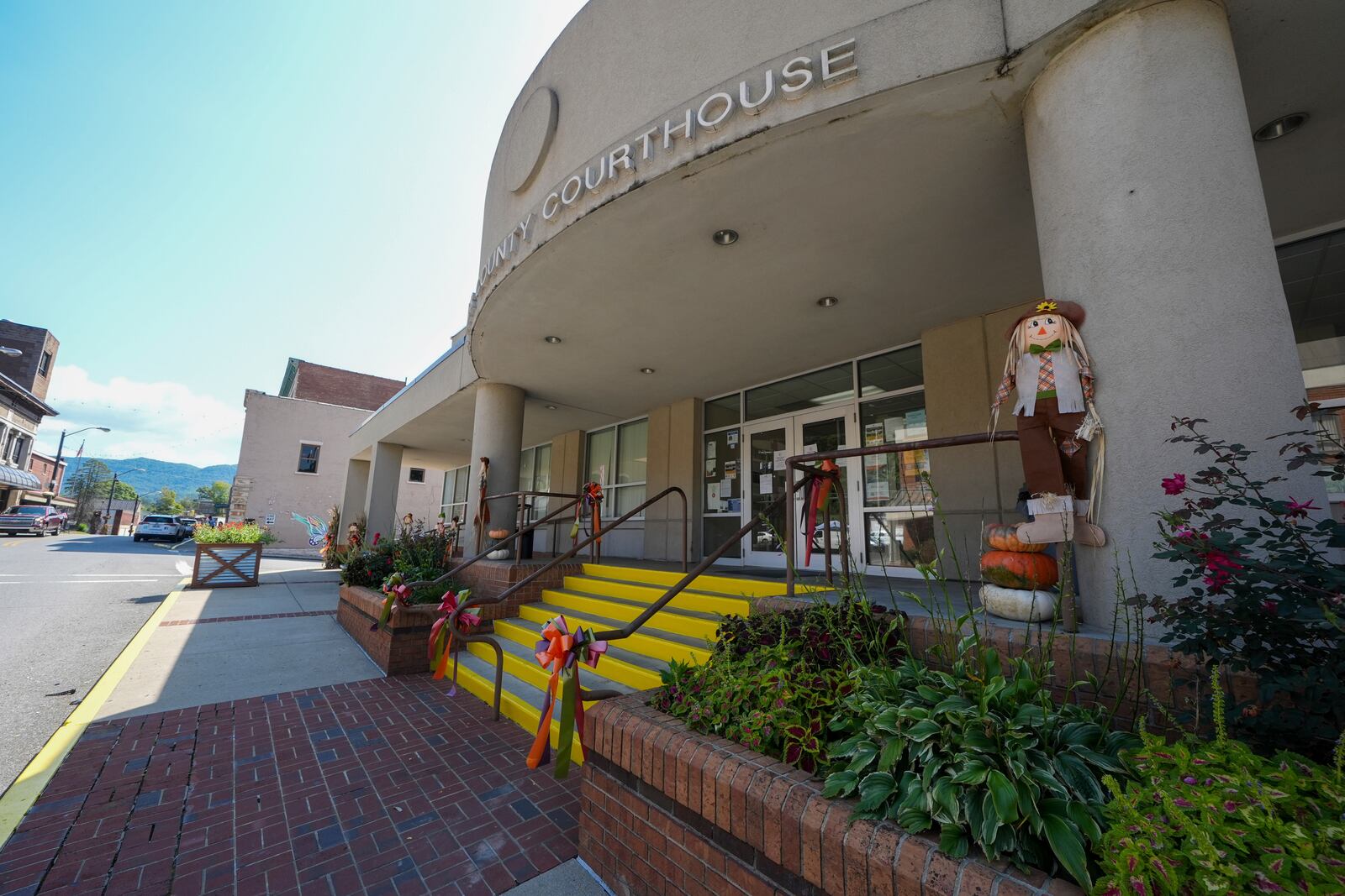 Signs indicate that the Letcher County Courthouse is closed on Friday, Sept. 20, 2024, in Whitesburg, Ky. A preliminary investigation indicates Letcher County Sheriff Shawn “Mickey” Stines shot District Judge Kevin Mullins multiple times following an argument inside the courthouse, according to Kentucky State Police. (AP Photo/Randy Sartin)