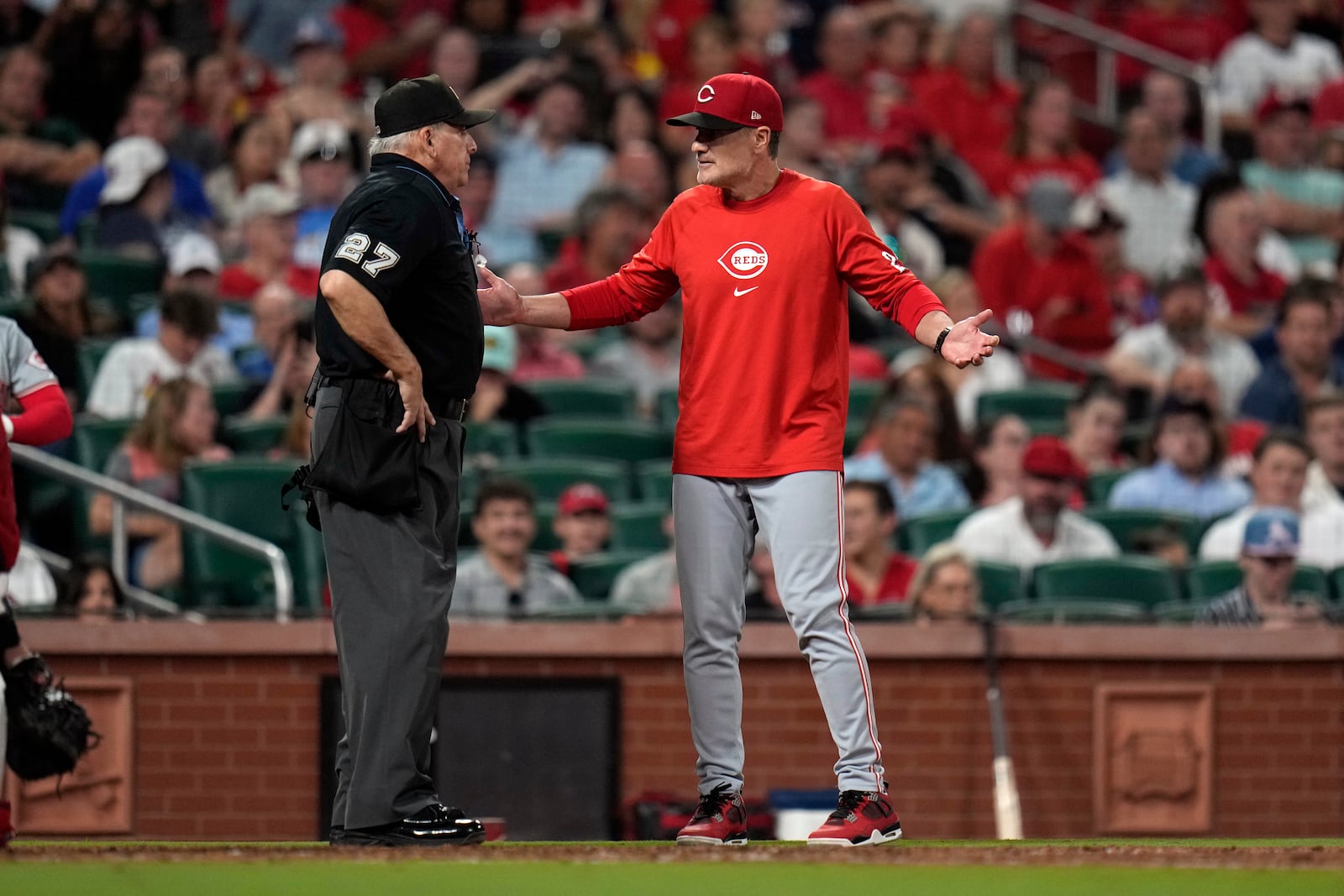 FILE - Cincinnati Reds manager David Bell, right, agues after being ejected by home plate umpire Larry Vanover, left, during the sixth inning of a baseball game against the St. Louis Cardinals, Sept. 10, 2024, in St. Louis. (AP Photo/Jeff Roberson, File)