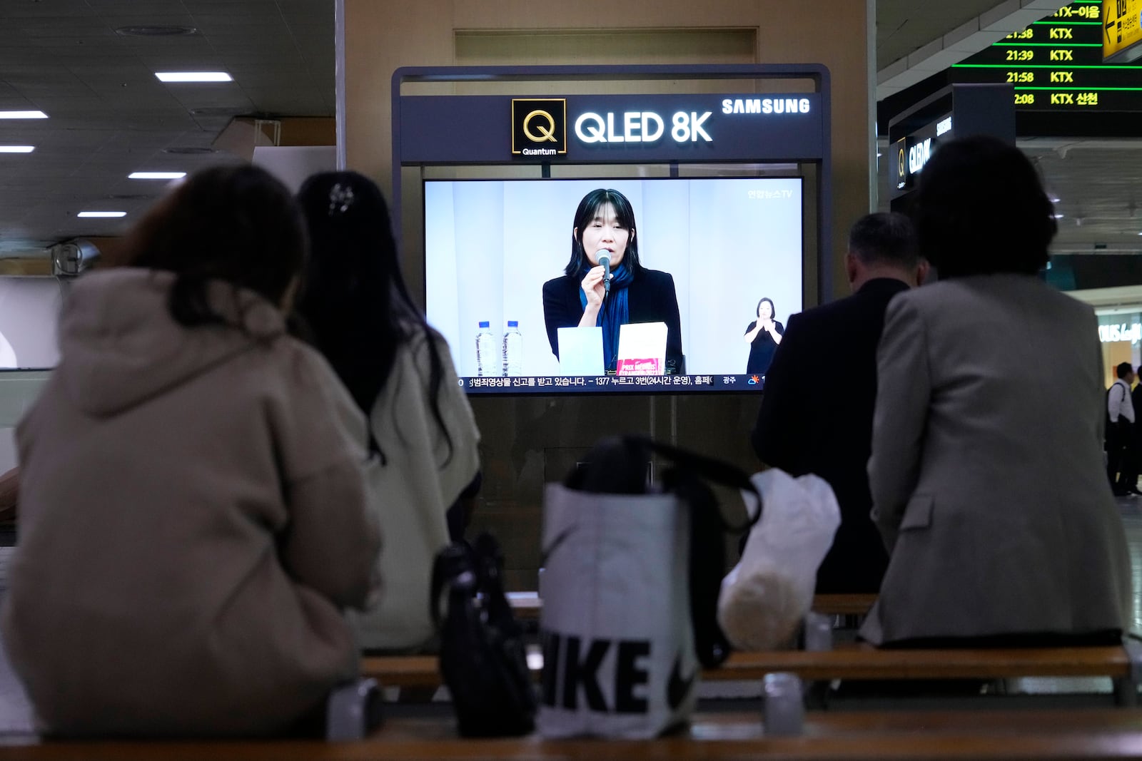 A TV screen shows a file image of the winner of the 2024 Nobel Prize in Literature, South Korean writer Han Kang, during a news program at Seoul Railway Station in Seoul, South Korea, Thursday, Oct. 10, 2024. (AP Photo/Ahn Young-joon)