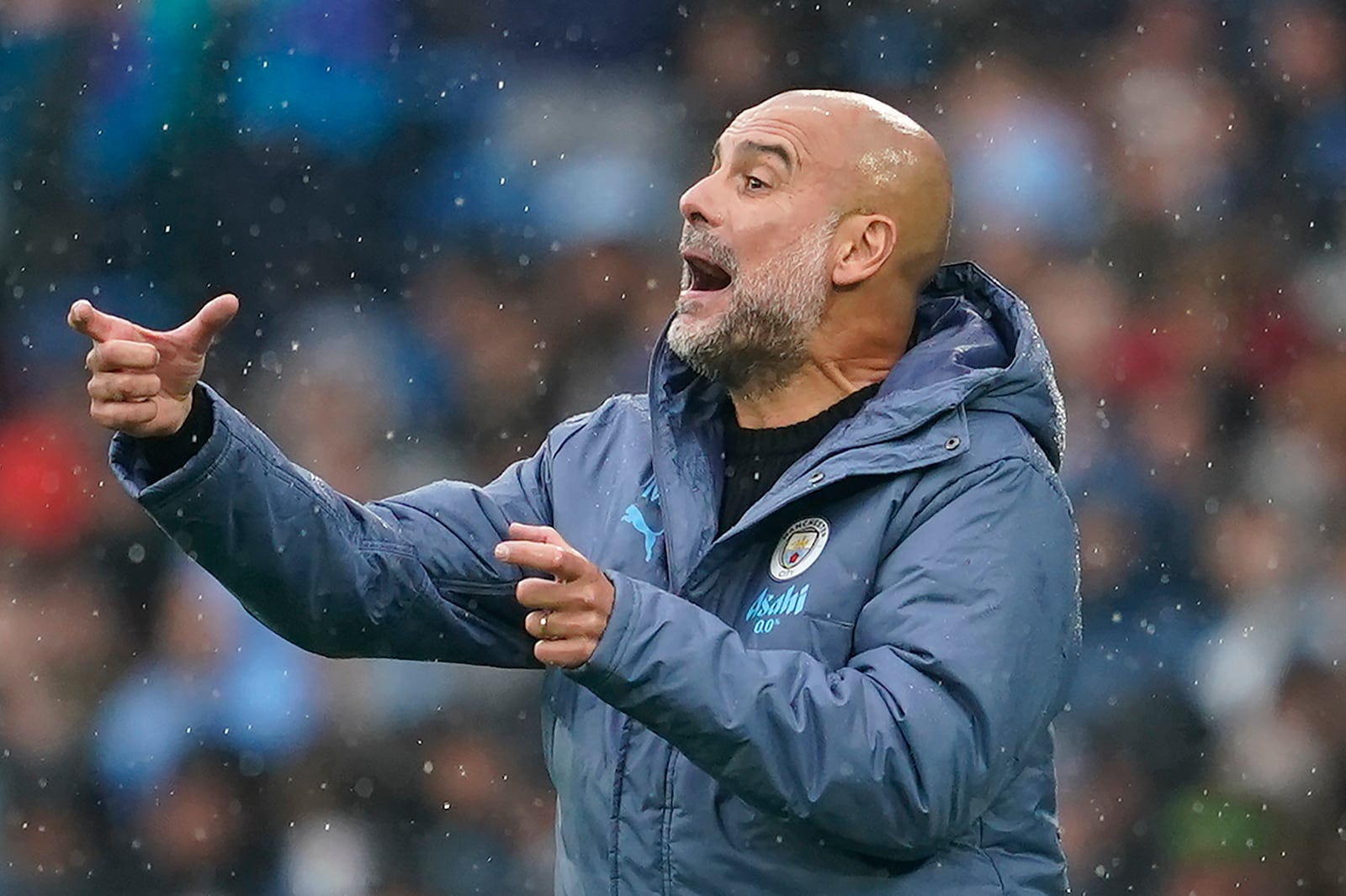 Manchester City's head coach Pep Guardiola shouts out from the touchline during the English Premier League soccer match between Manchester City and Arsenal at the Etihad stadium in Manchester, England, Sunday, Sept. 22, 2024. (AP Photo/Dave Thompson)