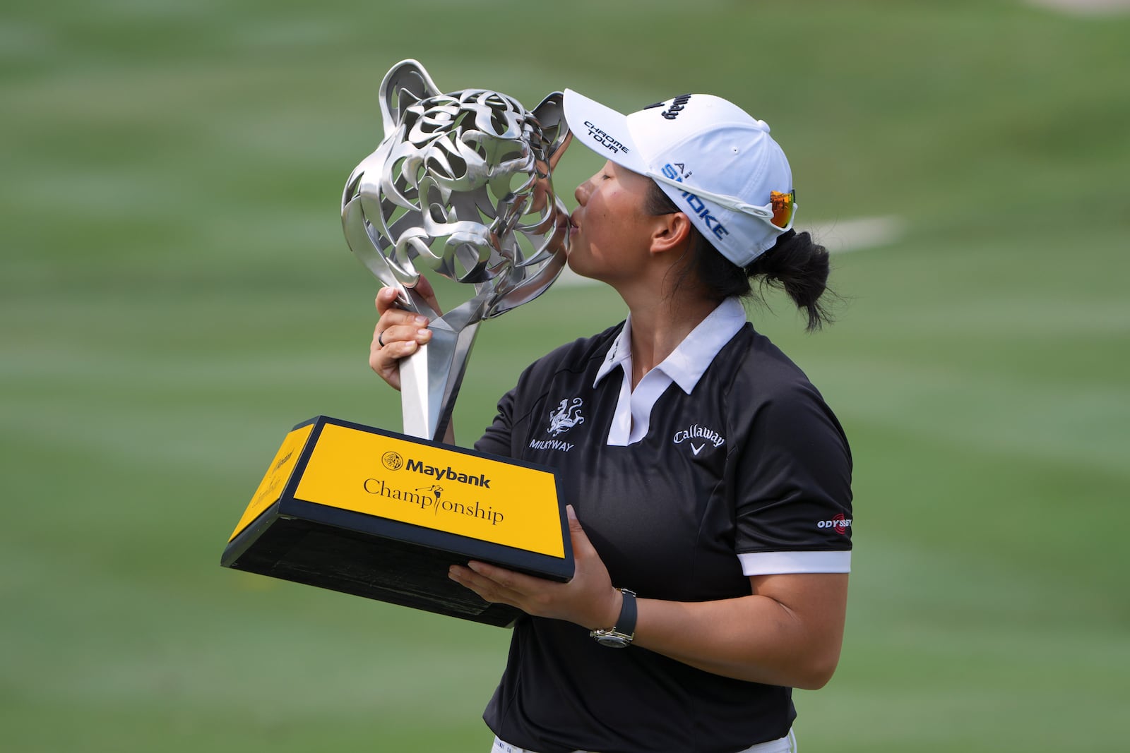 Yin Ruoning of China kisses the trophy during the awards ceremony after winning the LPGA Tour's Maybank Championship at Kuala Lumpur Golf and Country club in Kuala Lumpur, Sunday, Oct. 27, 2024. (AP Photo/Vincent Thian)