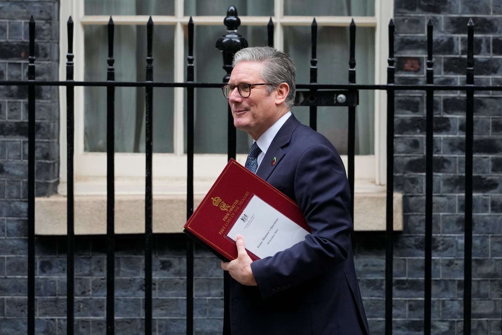 Britain's Prime Minister Keir Starmer departs 10 Downing Street for the House of Commons and his weekly Prime Minister's Questions in London, Wednesday, Oct. 30, 2024, the Chancellor of the Exchequer Rachel Reeves will deliver the budget following PMQ's. (AP Photo/Kirsty Wigglesworth)