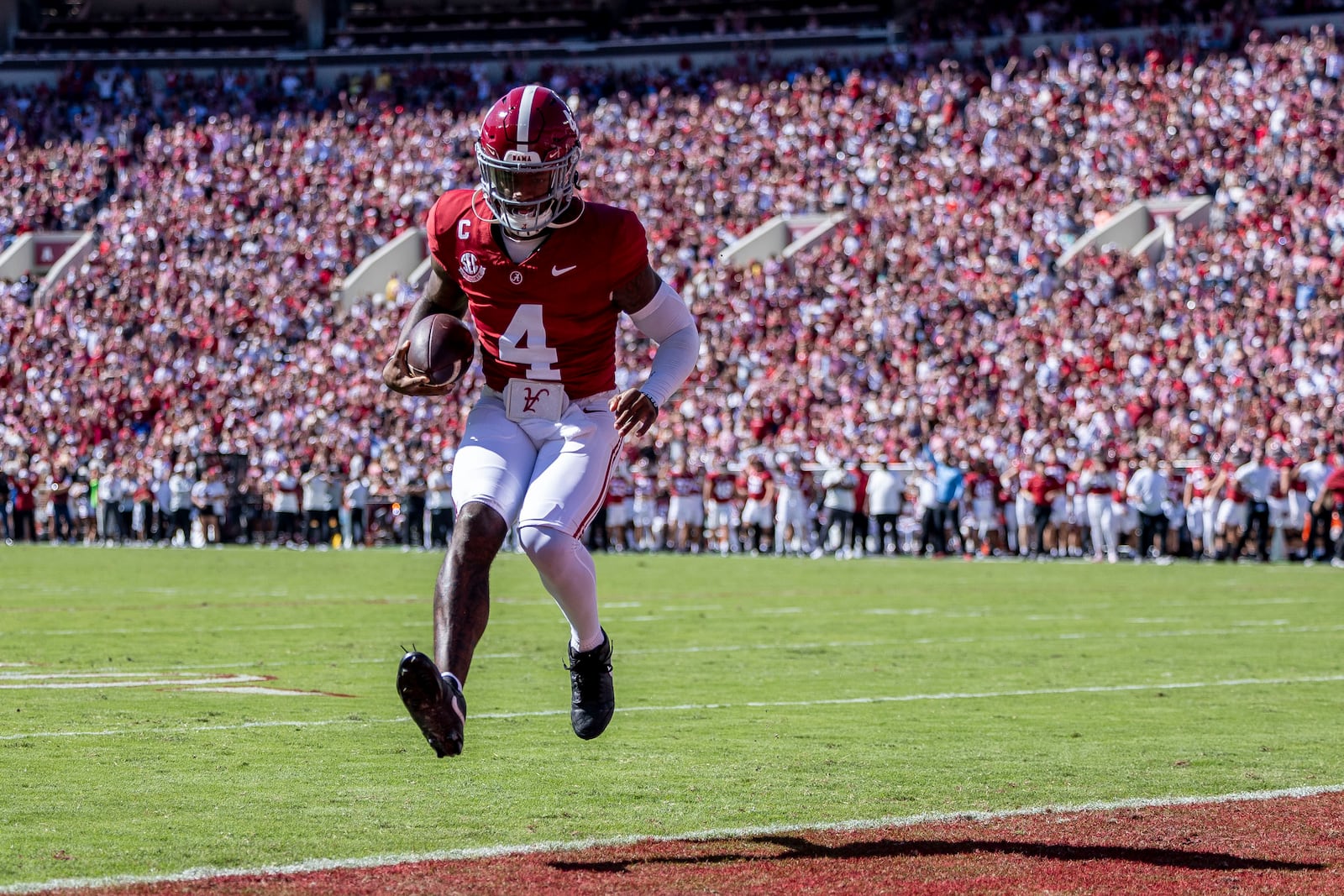 Alabama quarterback Jalen Milroe (4) runs the ball in for a touchdown against South Carolina during the first half of an NCAA college football game, Saturday, Oct. 12, 2024, in Tuscaloosa, Ala. (AP Photo/Vasha Hunt)