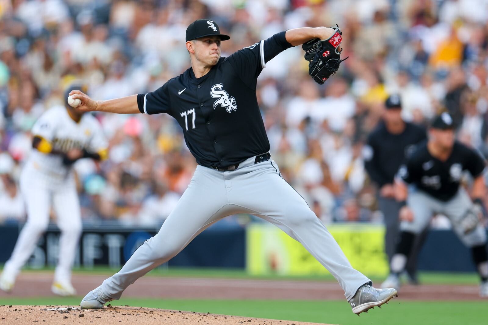 Chicago White Sox starting pitcher Chris Flexen throws during the first inning of a baseball game against the San Diego Padres, Saturday, Sept. 21, 2024, in San Diego. (AP Photo/Ryan Sun)