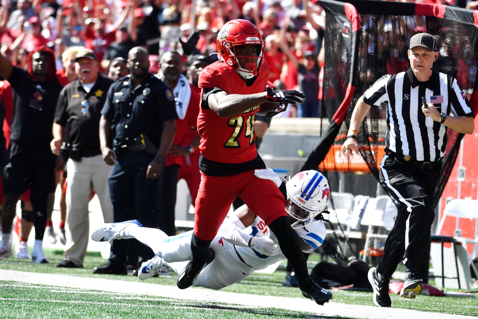 SMU cornerback Jaelyn Davis-Robinson (13) tries to bring down Louisville wide receiver Ahmari Huggins-Bruce (24) during the first half of an NCAA college football game in Louisville, Ky., Saturday, Oct. 5, 2024. (AP Photo/Timothy D. Easley)