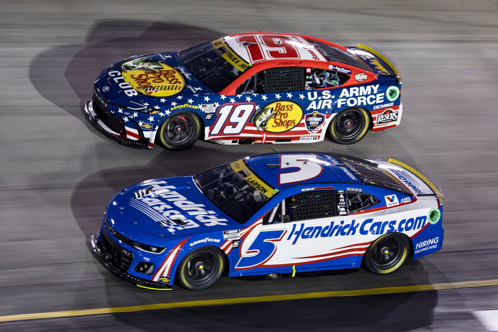 Kyle Larson (5) battles with Martin Truex Jr. (19) as they go into Turn 3 during a NASCAR Cup Series auto race, Saturday, Sept. 21, 2024, in Bristol, Tenn. (AP Photo/Wade Payne)