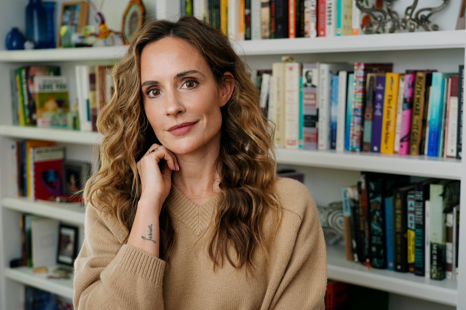 Meaghan Oppenheimer, the creator and showrunner of the Hulu series "Tell Me Lies," poses for a portrait at home, Wednesday, Sept. 11, 2024, in Los Angeles. (AP Photo/Chris Pizzello)