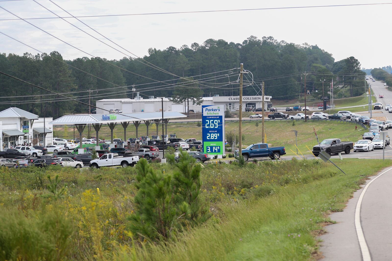 Residents wait in long lines for gas at Parker's Kitchen in the aftermath of Hurricane Helene Sunday, Sept. 29, 2024, in Aiken, S.C. (AP Photo/Artie Walker Jr.)