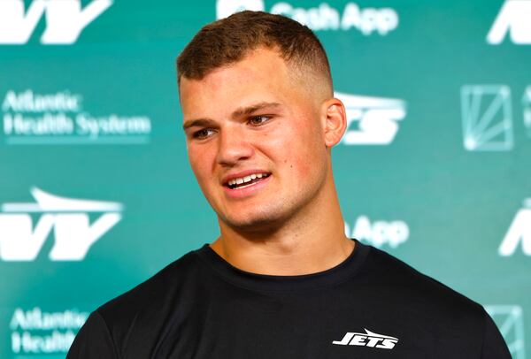 New York Jets tight end Mason Taylor answers questions from media during the NFL football team's rookie camp, Friday, May 9, 2025, in Florham Park, N.J. (AP Photo/Noah K. Murray)