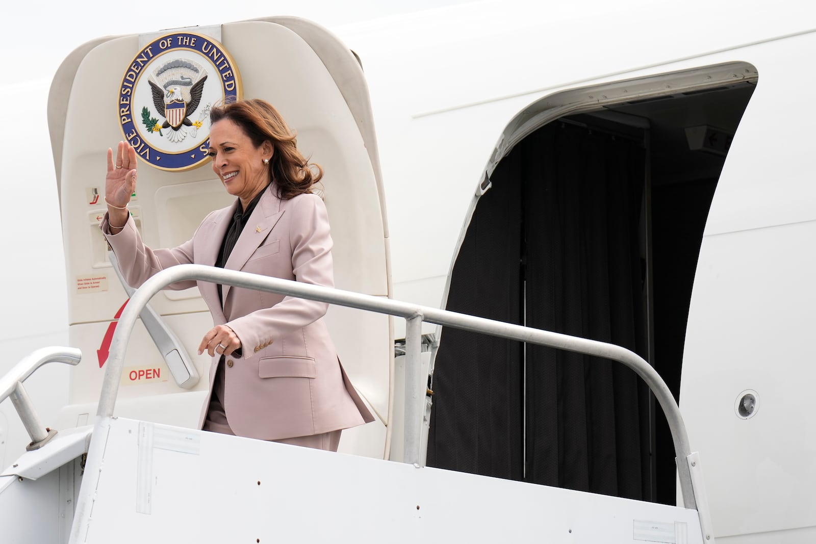 Democratic presidential nominee Vice President Kamala Harris arrives at Atlantic Aviation Philadelphia, Monday, Sept. 9, 2024, near Philadelphia International Airport, in Philadelphia, Tuesday, Sept. 17, 2024. (AP Photo/Jacquelyn Martin)